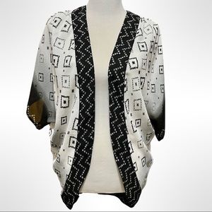 Ecote x UO black and white Aztec motif print kimono NWOT